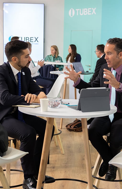 Two pharma professionals talking at CPHI Frankfurt